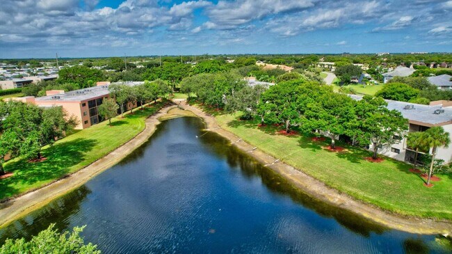 Foto del edificio - 15461 Pembridge Dr