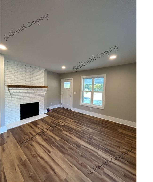 Building Photo - 19 Birnie St Ext