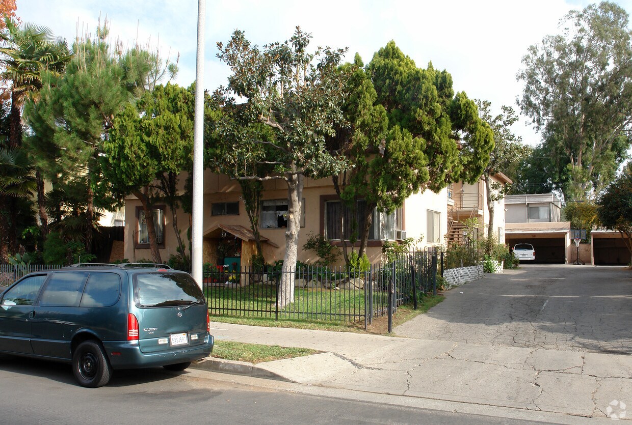 Primary Photo - 8914 Columbus Ave