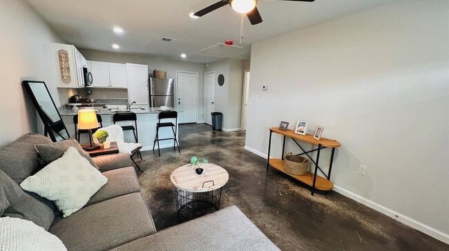 Building Photo - 635 Doctor M.L.K. Jr Dr