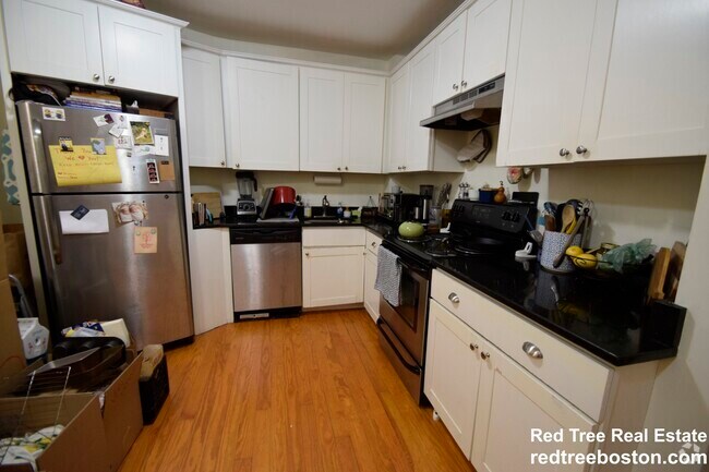 Building Photo - 1728 Beacon St