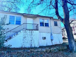 Building Photo - 70 Lakeside Dr