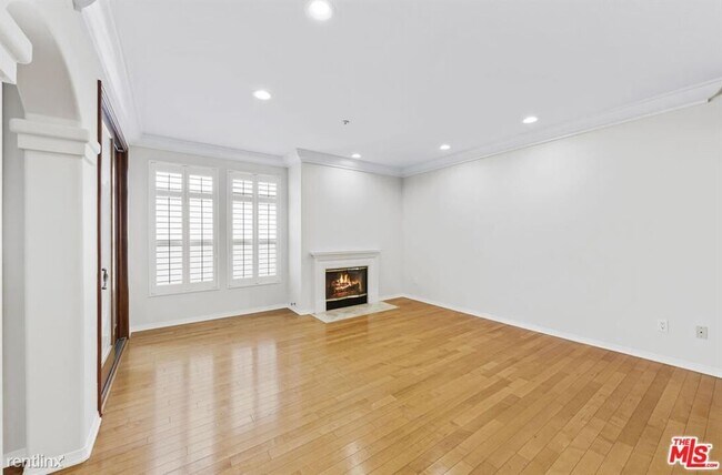 Foto del edificio - 3 br, 3 bath Condo - 11737 Goshen Ave Apt 201