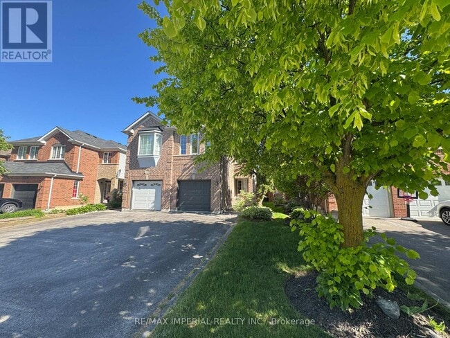 Building Photo - 453 Heddle Crescent