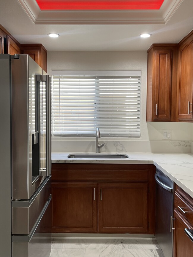 Foto del edificio - 15114 Sherman Way