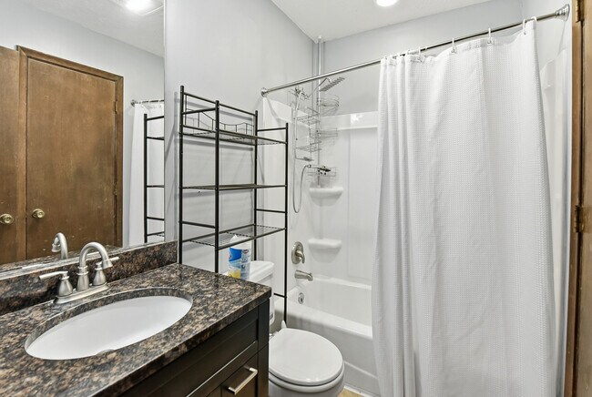 Foto del edificio - 13210 Schirra St