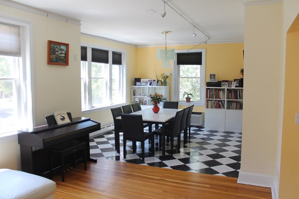 Foto principal - 145 Babcock St