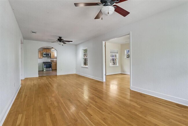 Foto del edificio - 1706 Maple Ave