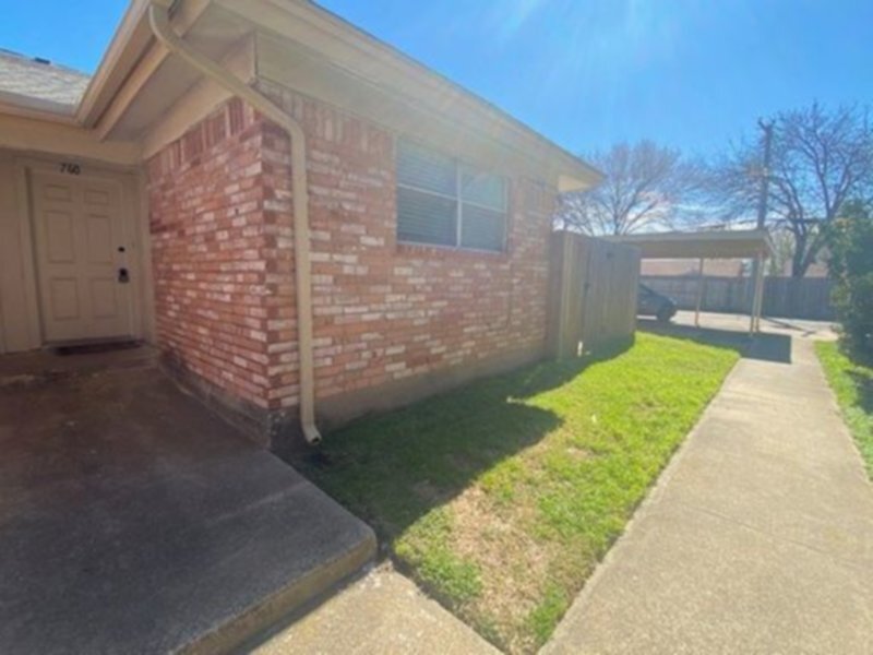 Updated fourplex unit in Hurst in HEB ISD Townhome Rentals in Hurst TX
