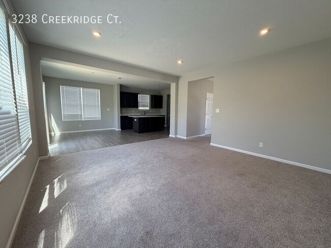 Building Photo - 3238 Creekridge Ct