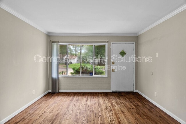 Building Photo - 270 Estridge Rd