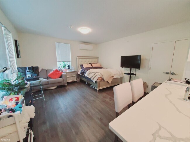 Foto del edificio - Studio, 1 bath Condo - 898 Hope St Fl 2