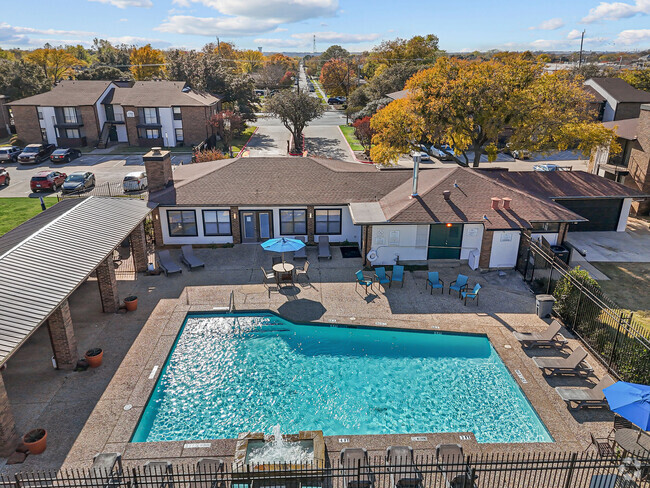 Building Photo - Pine Oaks Apartments