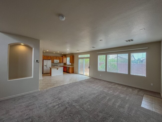 Building Photo - BEAUTIFUL 3 BEDS 2.5 BATHS 2 STORY HOME IN...