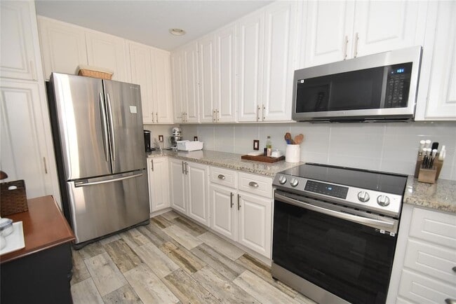 Building Photo - 5397 Davini St