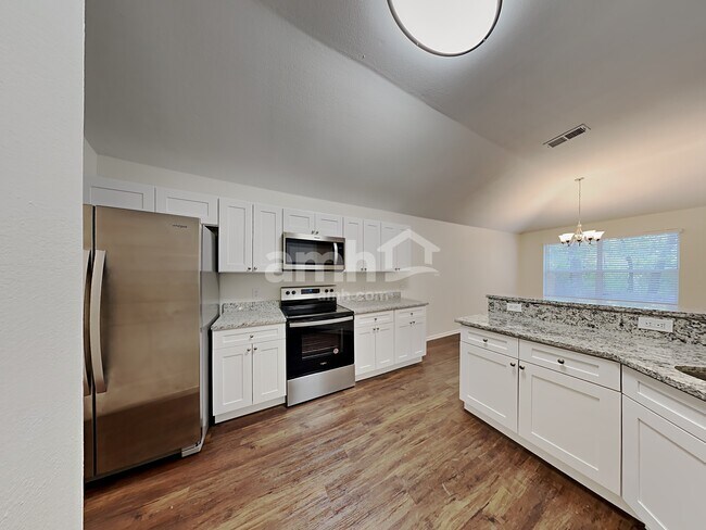 Building Photo - 557 Dylan Ct