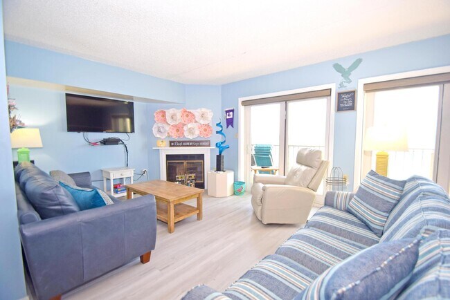 Living Room - 207 Bayview Ln