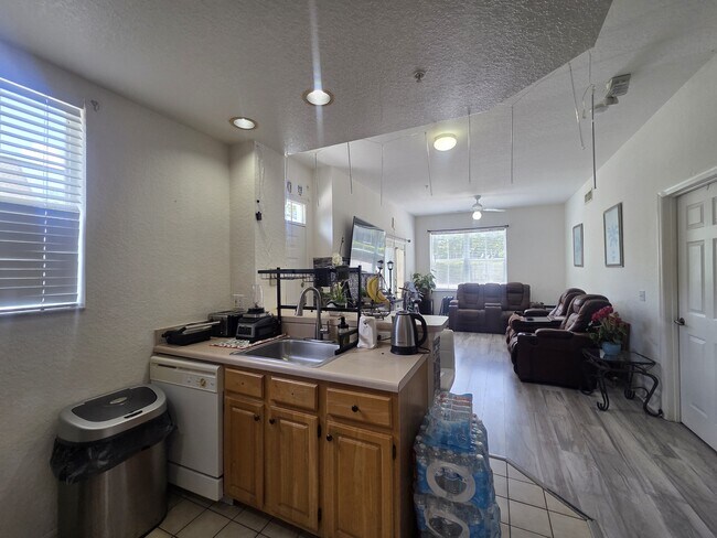 Building Photo - 4013 Venetian Bay Dr