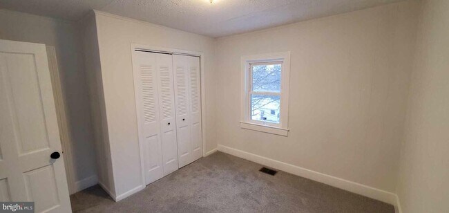 Building Photo - 252 Jenny Wren Dr