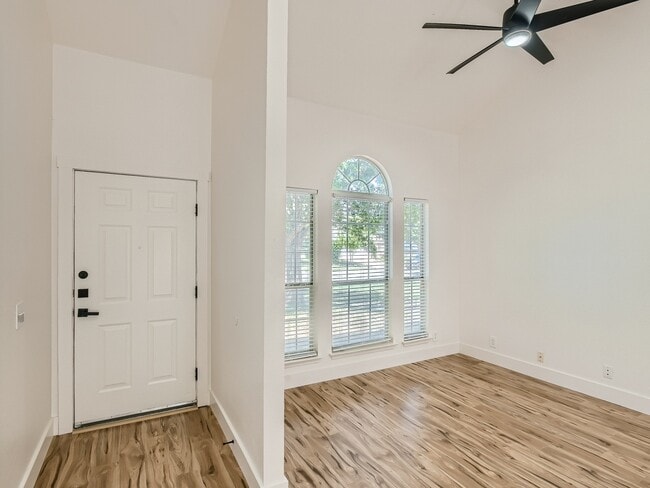 Building Photo - 116 Meadowside Dr