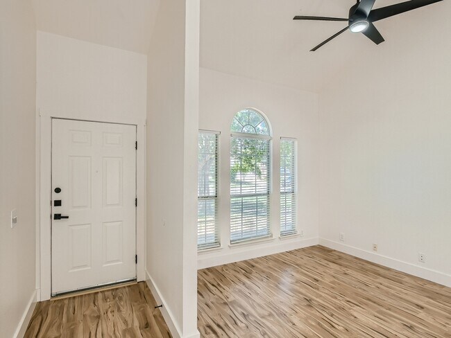 Foto del edificio - 116 Meadowside Dr
