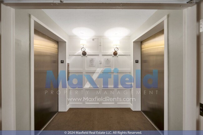 Foto del edificio - Broadway Tower  Remodeled 2BD 2 BA Downtow...