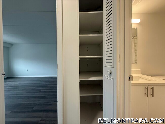 Building Photo - 53 Hill Rd