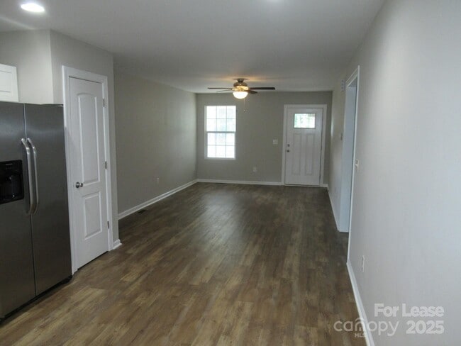 Foto del edificio - 4584 Maiden Hwy