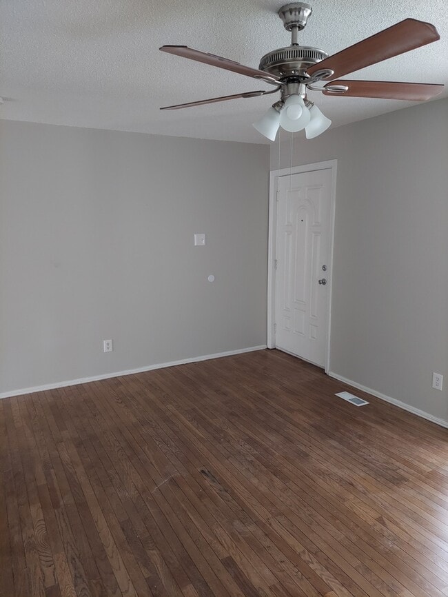 Building Photo - 6530 Los Cimas Dr Florissant, MO