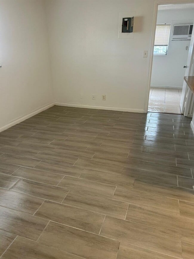 Building Photo - 5174 NE 6th Ave