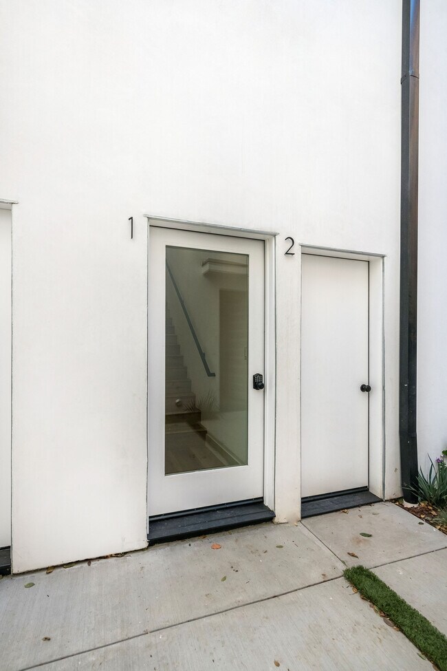 Foto del edificio - 5044 Laurel Canyon Blvd