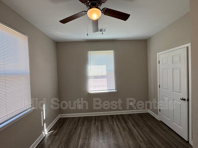 Foto del edificio - 122 Pulaski Dr