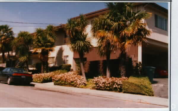 Building Photo - Four Seasons Castro Valley