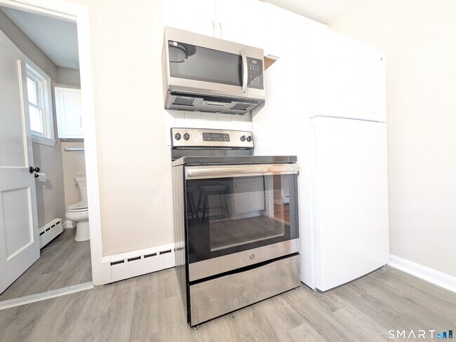 Foto del edificio - 414 Salmon Brook St