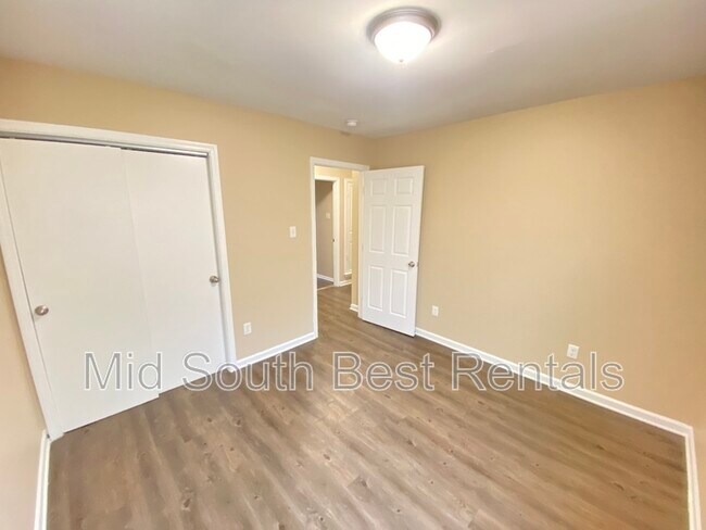 Building Photo - 1275 Dogwood Dr