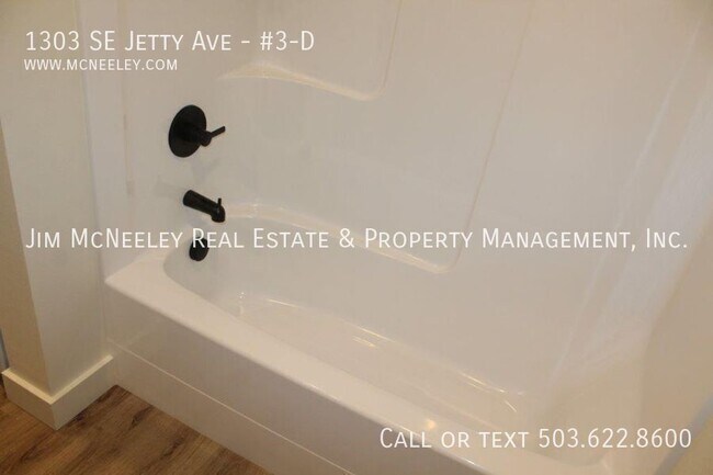 Foto del edificio - 1303 SE Jetty Ave