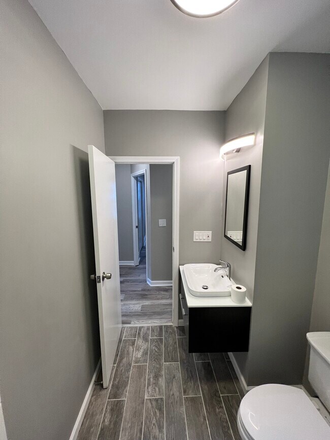 Building Photo - 170 Lovering Avenue, Unit Lower