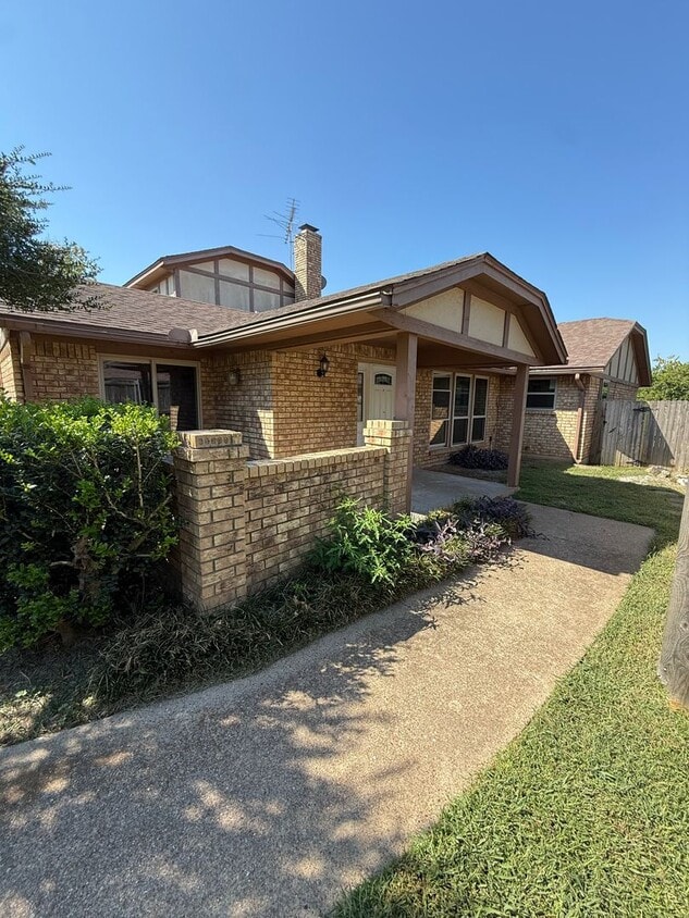Photo - 7412-14 Lemonwood Ln.