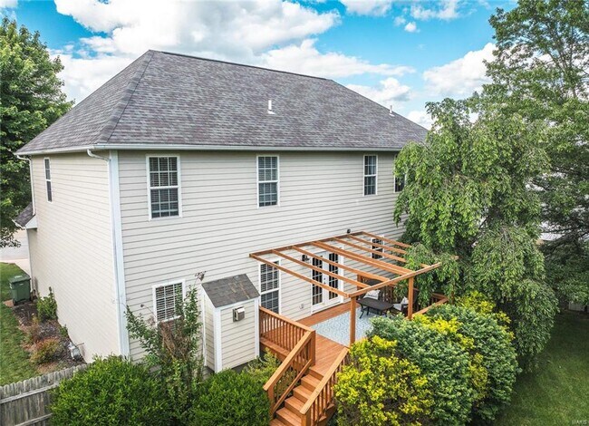 Building Photo - Spacious 4 bedroom/3.5 bath home