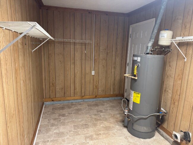 Building Photo - 530 Bell Rd SE