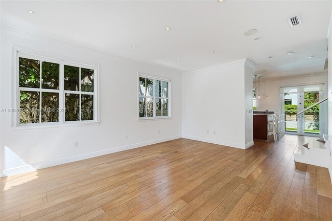 Foto del edificio - 464 Fernwood Rd