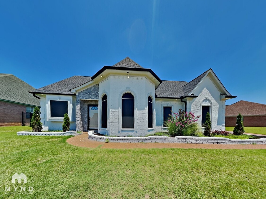 Primary Photo - 5373 Solitaire Way