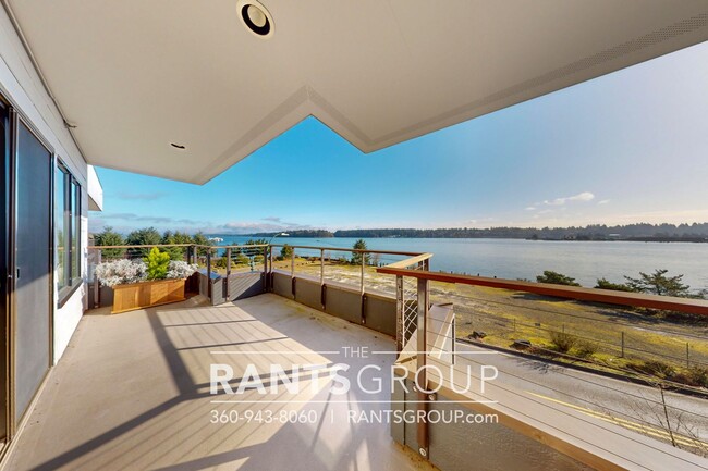 Building Photo - Beautiful Waterfront Condo with Amazing Vi...