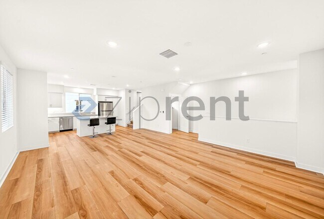 Foto del edificio - 2215 W Orange Ave