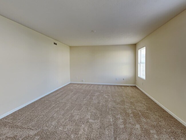Building Photo - $1,000 OFF IF MOVE IN BY 2/15/2023.