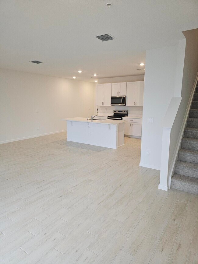 Building Photo - 621 Salisbury Cir