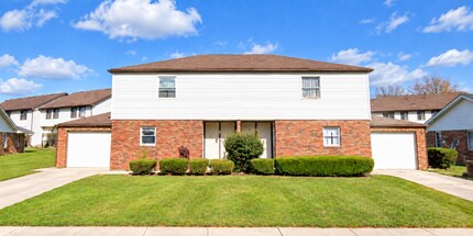 Building Photo - 1562 Edgewood Dr