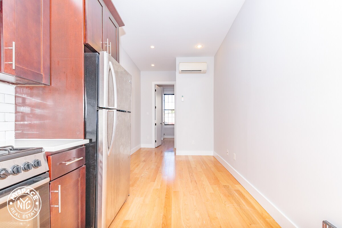 Primary Photo - 273 Driggs Ave
