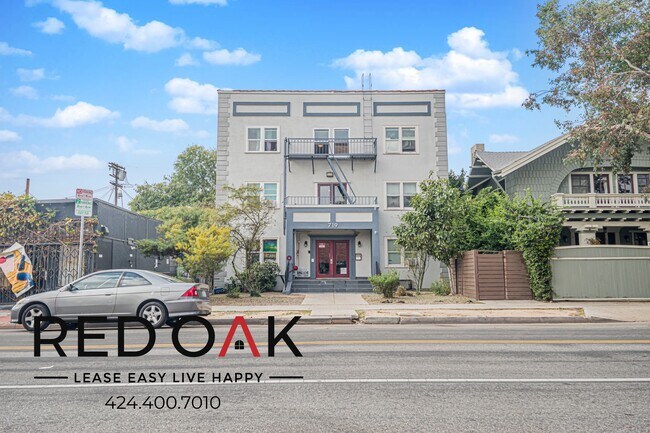 Foto del edificio - 719 Heliotrope Dr