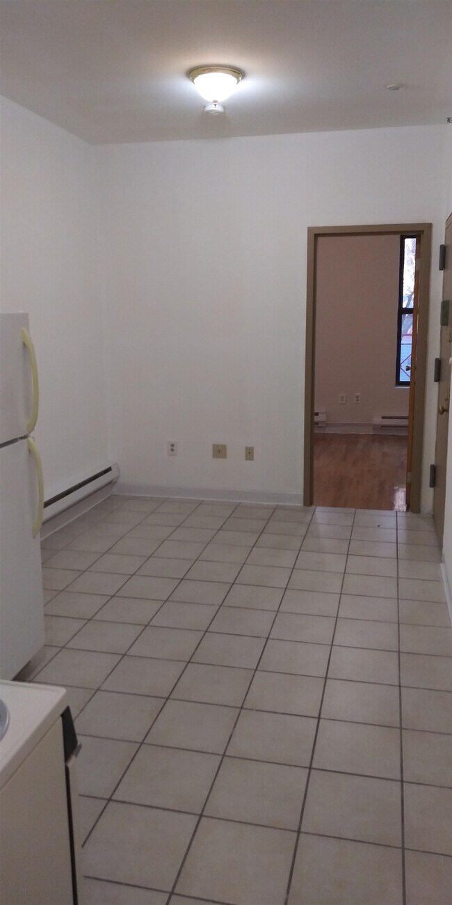 Foto del edificio - 1409 Grand St